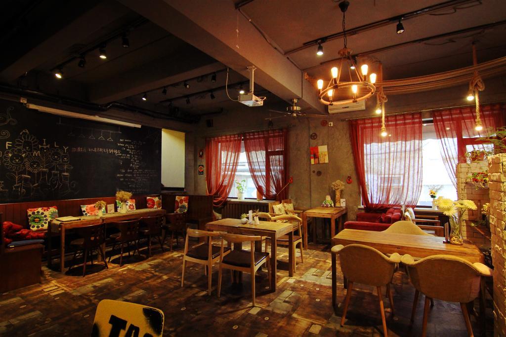 Dalian Buzz Light Year Youth Hostel Экстерьер фото