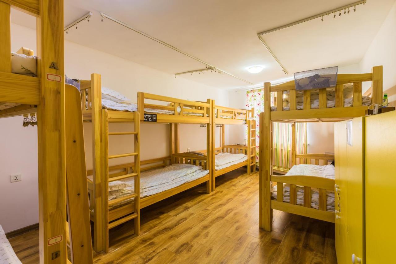 Dalian Buzz Light Year Youth Hostel Экстерьер фото