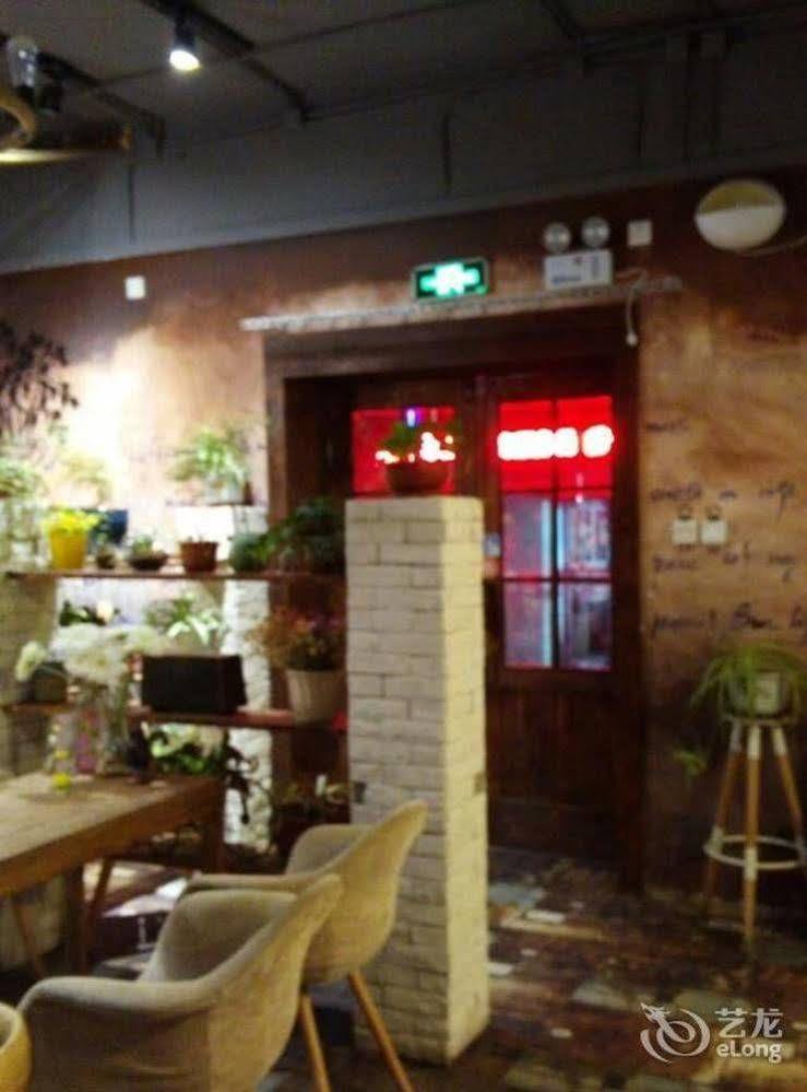 Dalian Buzz Light Year Youth Hostel Экстерьер фото