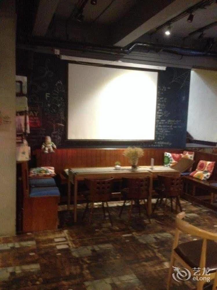 Dalian Buzz Light Year Youth Hostel Экстерьер фото