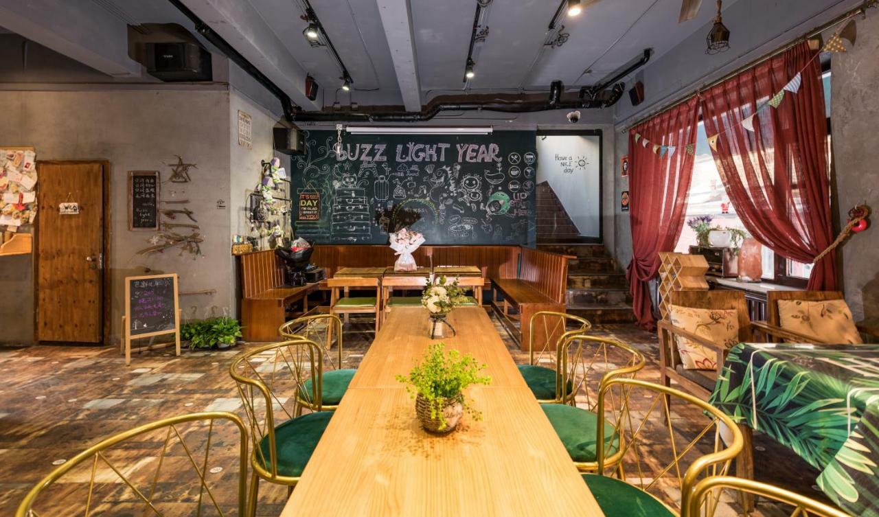 Dalian Buzz Light Year Youth Hostel Экстерьер фото
