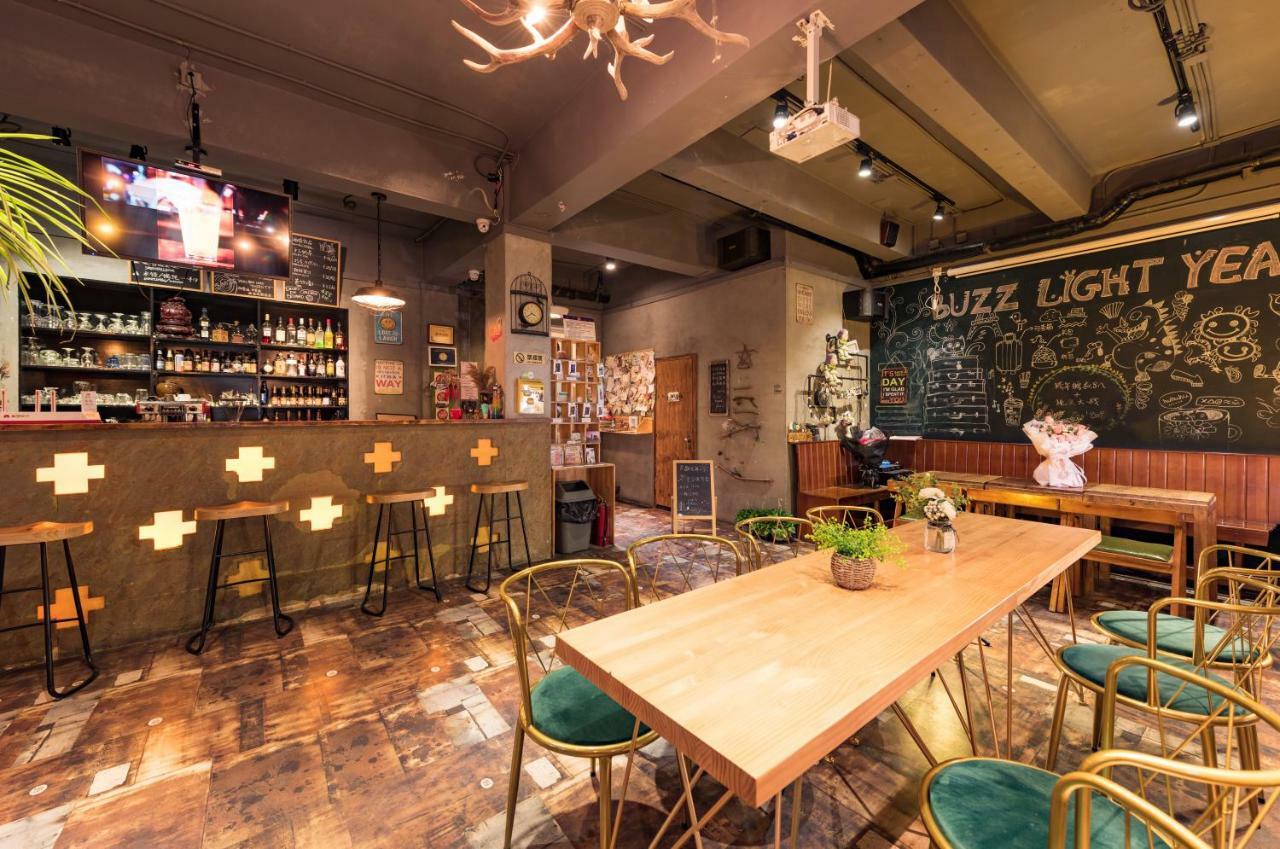 Dalian Buzz Light Year Youth Hostel Экстерьер фото